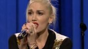Gwen Stefani lip syncing