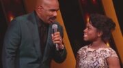 Harvey speaks to a contestant on Showtime at the Apollo