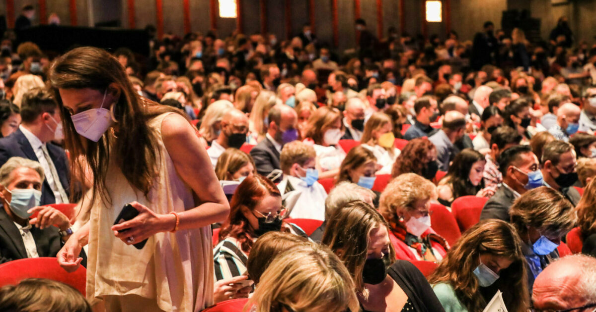 Face Masks Go Optional On Broadway To Boost Flagging Ticket Sales