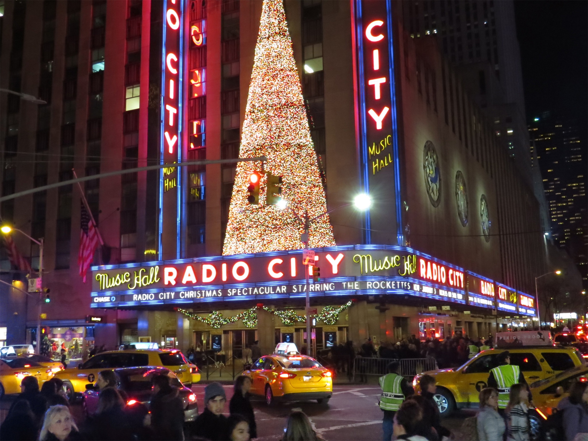 2025 Christmas Spectacular Adds Sphere Immersive Sound But Keeps Its Aging Format
